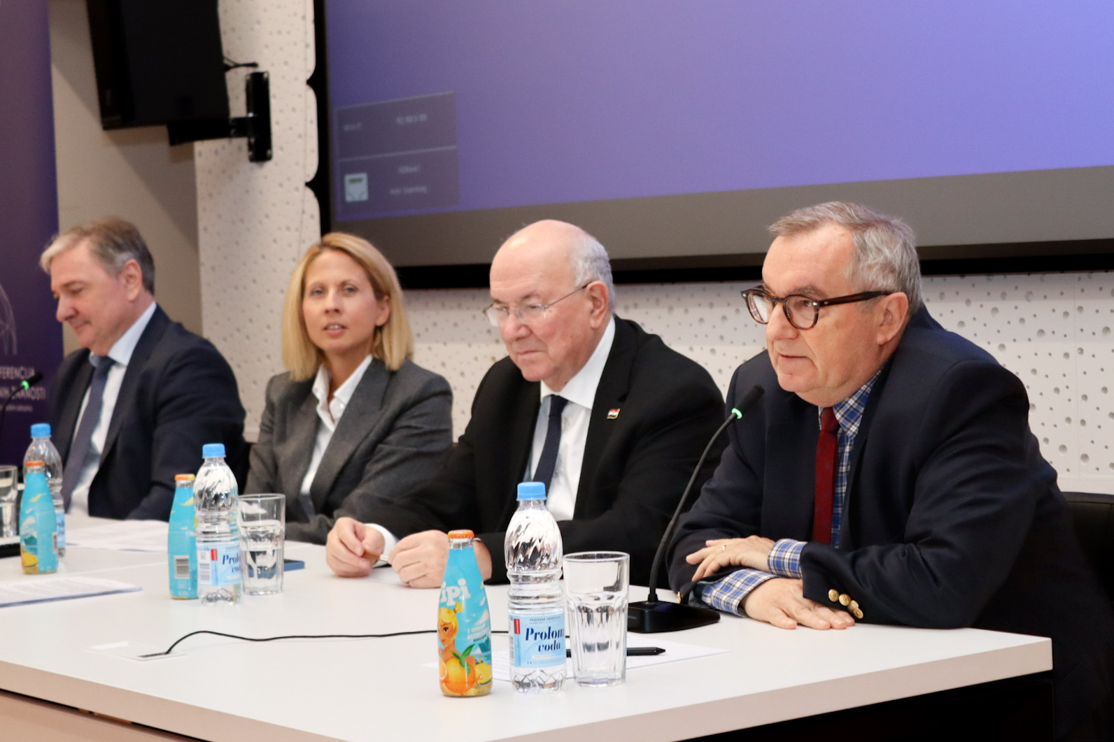 Fotografija s panela 3